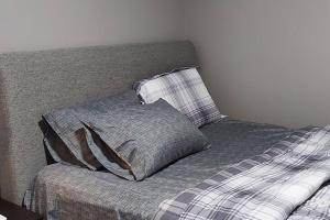 Cozy 2-Bedroom Basement Guest Suite with Private Entrance and Proximity to the Airport