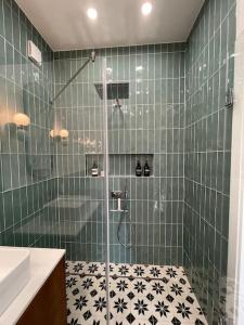 Oldtown Apt wBalcony, free Pkg