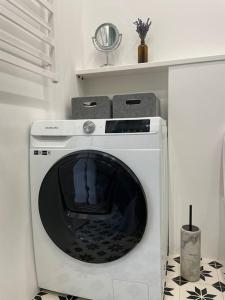 Oldtown Apt wBalcony, free Pkg