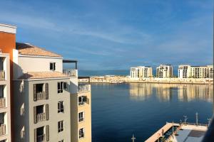 Splendid brand new 1BD apartment near the beach