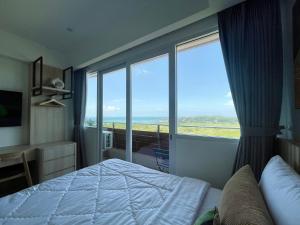 Sea View Apartment at Nuvasa Bay Kalani Tower in Nongsa Area