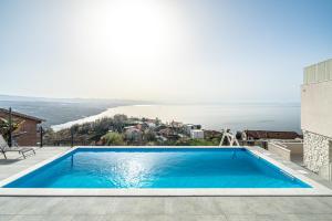 Nachhaltige Wellnessauszeit mit Traumblick, Pool, Sauna, Whirl-Wanne