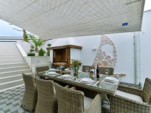 Luxury villa with pool, wellness and sea view