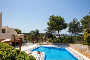 Angels Villa - 8-Bedroom Estate Ideal for Groups & Families by etouri