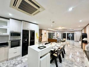 Five bedroom, Five bathroom Luxury villa, Jomtien Beach