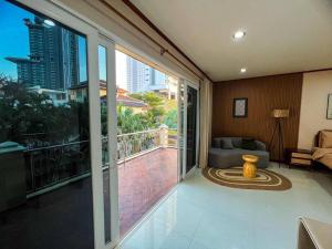 Five bedroom, Five bathroom Luxury villa, Jomtien Beach