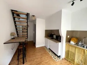 Maisonnette dans vieux village - 梅屈埃斯