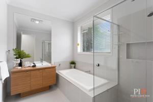 Holiday in Style Sleeps 10