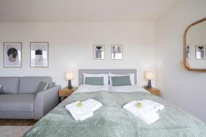 STAYY Sky Studio near Limmattal Hospital - contactless check-in