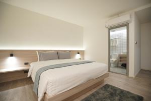 Phòng Đôi Loại Sang (Deluxe Double Room)