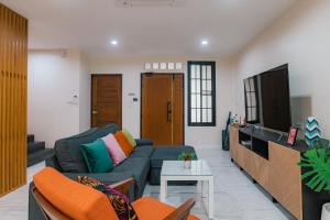 MODERN - 6Beds, CITY CENTER, Phrom Phong BTS, Em District, Terminal 21