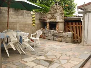 APPARTEMENT AVEC TERRASSE ET BARBECUE - Hudimesnil