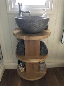 Green Valley, Cotswold stay with hamper