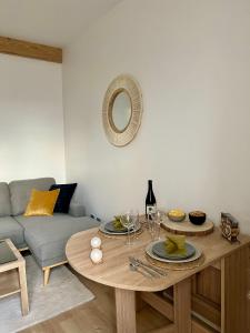 Appartements Appartement COSY proche commerces et Naval Group : photos des chambres
