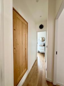 Appartements Appartement COSY proche commerces et Naval Group : photos des chambres
