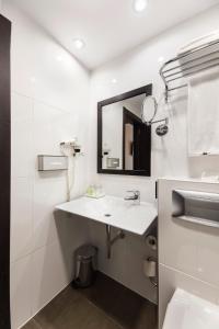 Standard Double Room room in NH Bucharest