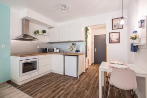 Happy River Apartment 2