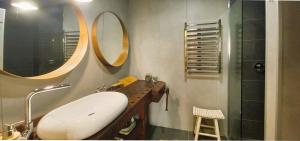 The Rusty Kangaroo 1 - Premium Ocean-View Couples Retreat