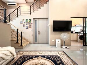 Free pick up and Stunning Luxury Family Home 2B2B