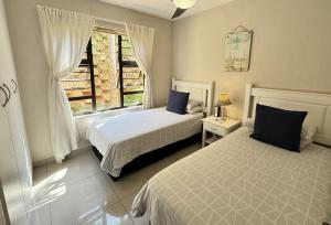 19 The Shades - Walk to the Beach and Village!