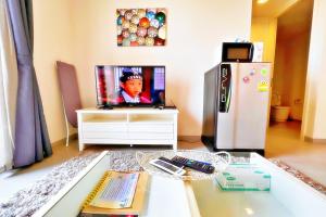 unixx city ​​center Highrise apartment with ocean 27f