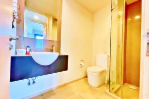 unixx city ​​center Highrise apartment with ocean 27f