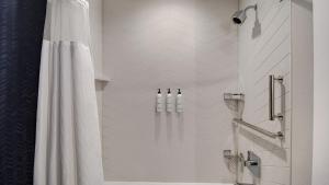 King Room room in Fairfield by Marriott Inn & Suites Rochester Hills