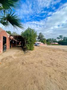 2-single beds beit zeina horse riding