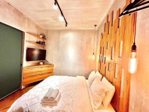 Terrace View Downtown Studio