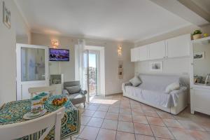 Nido Belvedere AC and Lake View - Happy Rentals