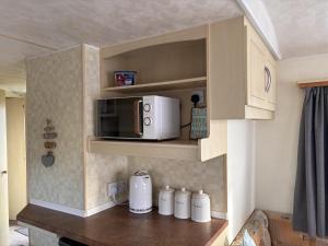 Caravan Sleeps 4 with Free Parking