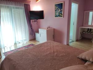 Comfort Single Room with Balcony room in White City Hotel