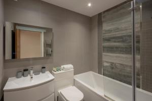 Charming One-Bedroom Retreat in Kingston KT2, London