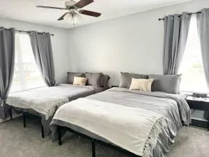 Double Queen Suite Home Theater WiFi Room 3 - Rex