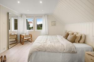 A beautiful 3-bedroom apartment with stunning views and free parking