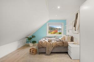 A beautiful 3-bedroom apartment with stunning views and free parking