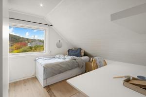 A beautiful 3-bedroom apartment with stunning views and free parking