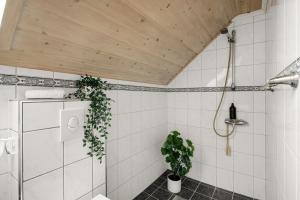 A beautiful 3-bedroom apartment with stunning views and free parking