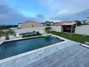 Maison de plain-pied avec Piscine Privée - Générac