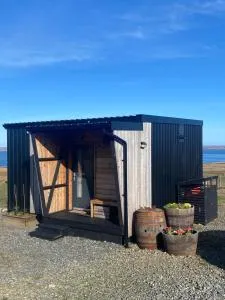 Unique luxurious cabin on sea view working croft - Port of Ness