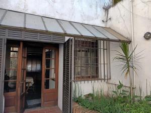 La Casa de al Lado con Garage !!!