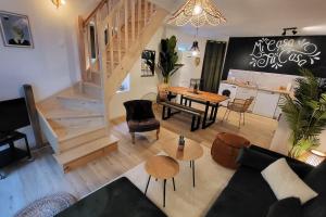 Home Antonin & Maye