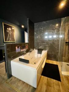 Appartements Sleep-In Cities Le Saphir Balneo : photos des chambres