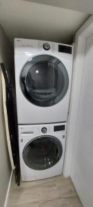 Cozy 2-Bedroom Basement Guest Suite with Private Entrance and Proximity to the Airport