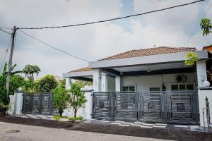 De Luma Alma 9 bedroom with 8 bathroom