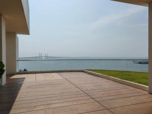 Invincible Seaview Vacation Condo 3R3B 8Pax