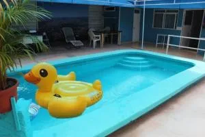 House With a Pool - Nuevo