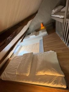 Appartements La Maison du bonheur - Gite RULINA - Corancy : photos des chambres