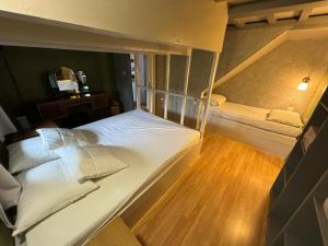 Appartements La Maison du bonheur - Gite RULINA - Corancy : photos des chambres