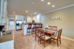 Pool and Lake Hamilton Access Hot Springs Condo!